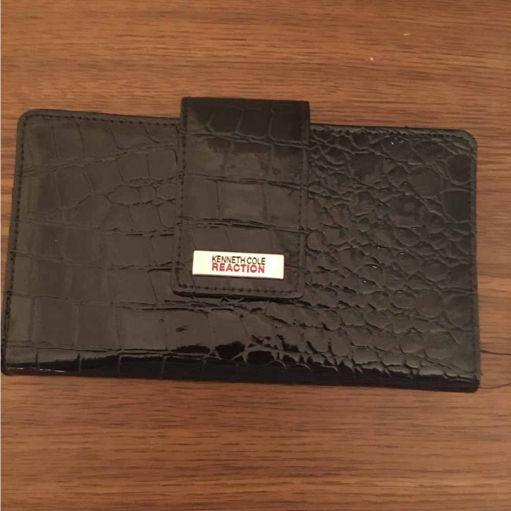 NWT BEAUTIFUL KENNETH COLE WALLET